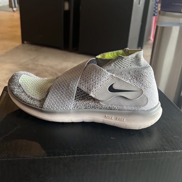 Nike Free no lace running shoes - Picture 6 of 9